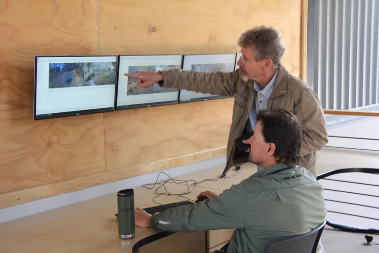 學院有數位課程，利用各種影像、數據，更快掌握盜獵者的位置。WFA提供