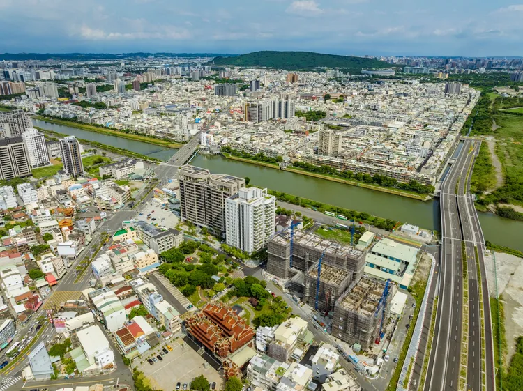 新台17線全線若完工，楠梓到市區美術館僅15分鐘車程。泰嘉開發提供