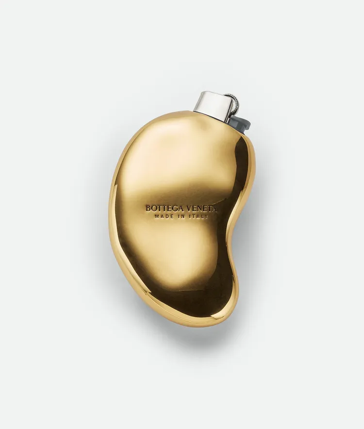 造型打火機套座，2萬7600元。品牌提供