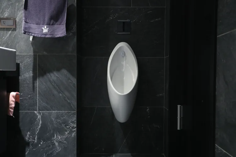 余秉諺堅持希望加裝小便斗。鄭孟晃攝