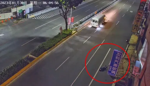 路倒7分鐘沒人理！15車呼嘯而過　他嘆「人情冷暖」反被嗆：太單純