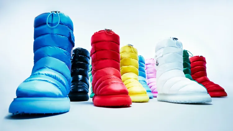 MONCLER重塑旗下經典Gaia雪地靴，推出Gaia Pocket Mid全新款式，並以鮮活多樣的亮彩色款吸睛，各約2萬7500元。品牌提供