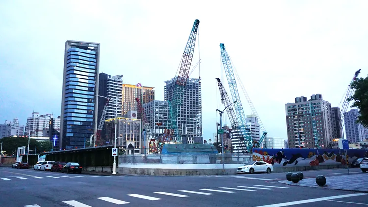 城市建設導致房價基期拉高，高雄不再屬於低基期房價區。葉家銘攝