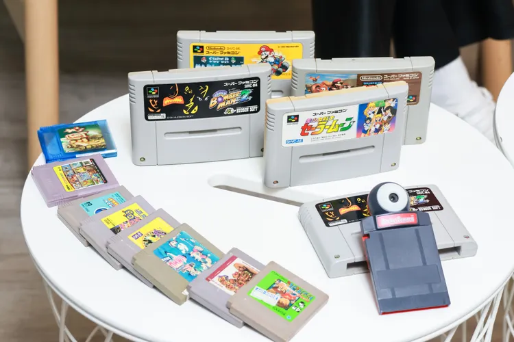 林予晞收藏不少遊戲卡帶及生日禮物「Game Boy Camera」 。趙世平攝