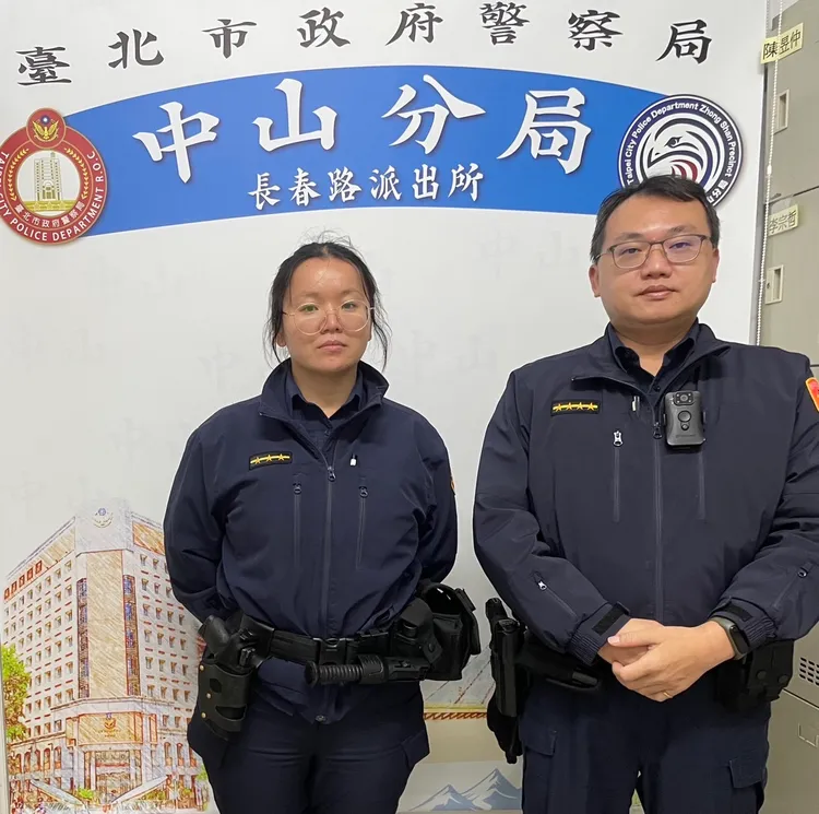 警方巡邏時聽見詐騙對話，立即阻止。警方提供