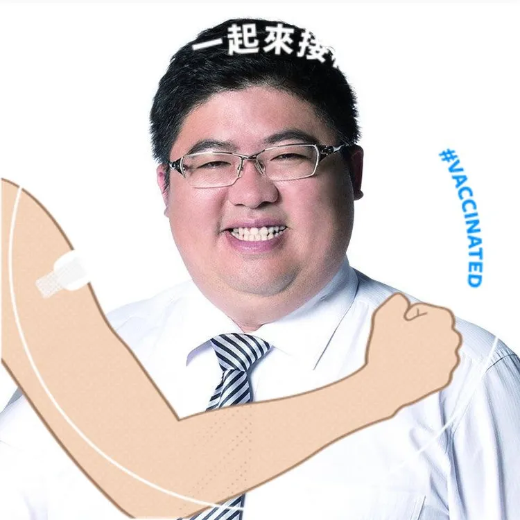 蔡易餘響應疫苗施打政策，以逗趣大頭貼鼓勵鄉親施打新冠肺炎疫苗。取自臉書蔡易餘家己人