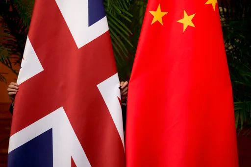 威脅又添一樁!英媒:政府用車藏中國SIM卡 官員行蹤恐全部暴露