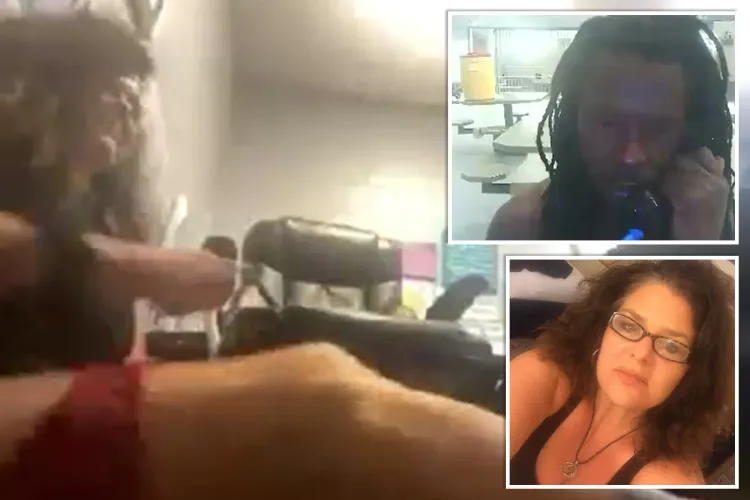 巴伯在辦公室脫下紅內褲與男友視訊。《紐約郵報》