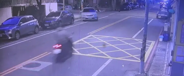 槍手犯案後開車逃逸。翻攝記者爆料網