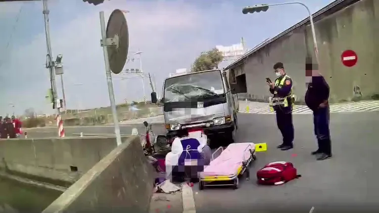 救護人員到場急救，發現二人均命危。讀者提供