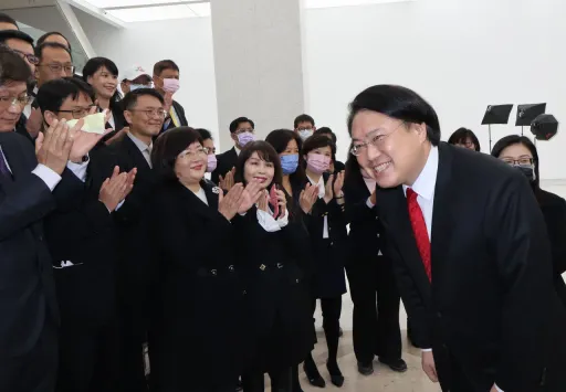 林右昌千字文「民進黨敗選主因」　醫9字翻譯！網看懂了：終於有人說實話
