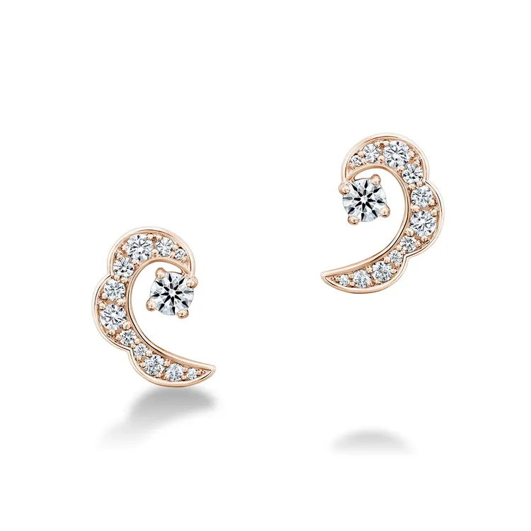 Lorelei Ribbon 玫瑰金鑲鑽耳環，10萬3000元。品牌提供