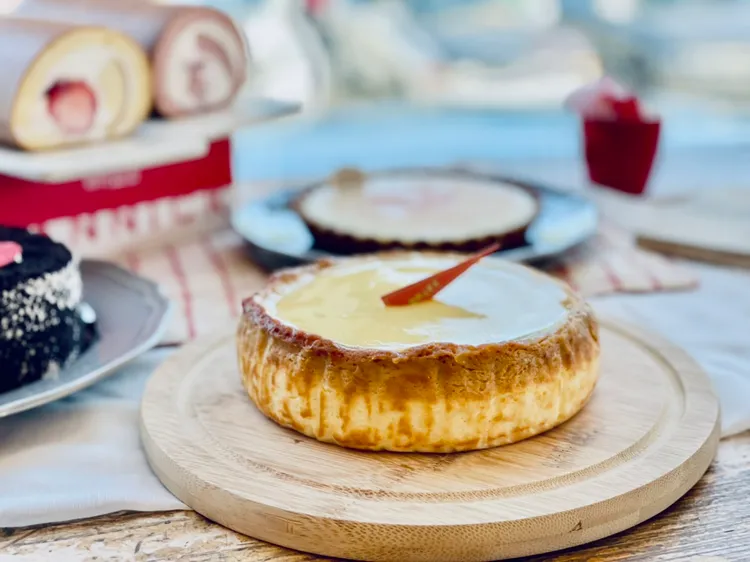 「雙層巴斯克燒布丁」網羅北海道奶油乳酪、高達乳酪與伊思尼焦糖海鹽醬等頂級食材製成，只賣到4/5。曾仲葳攝