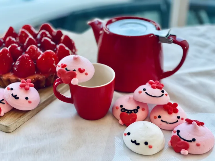 「戀愛棉花糖」每款皆為手工製作，表情各不相同，相當療癒。曾仲葳攝