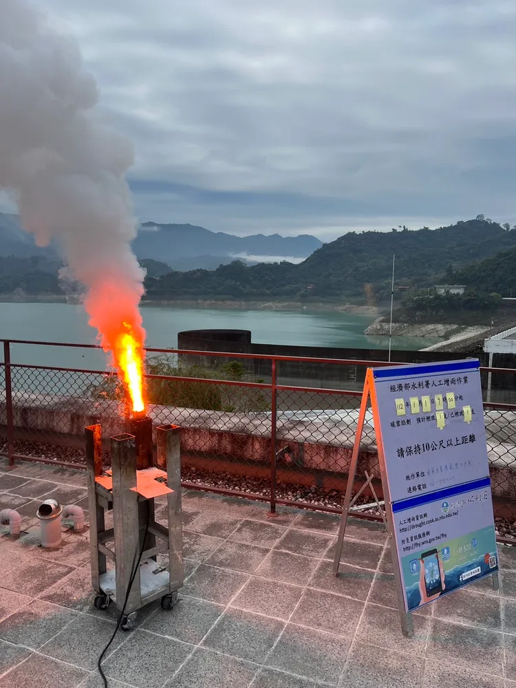 南水局於元旦再次進行人工增雨。南水局提供