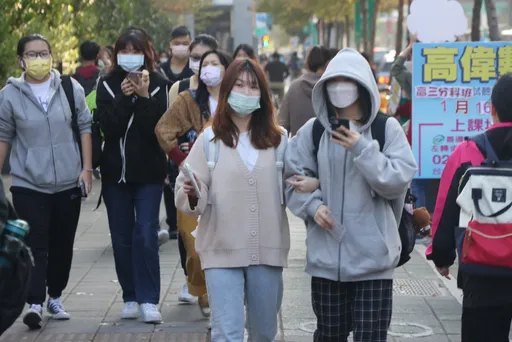 学测|数A「薪水、手摇」入题!选项易到难排序 教团:亲民多了