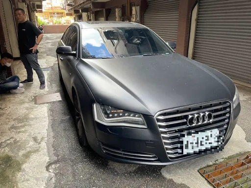 4黑幫組跨境販毒集團！駕500萬元奧迪跑車運毒　輸給國產偵防車被逮