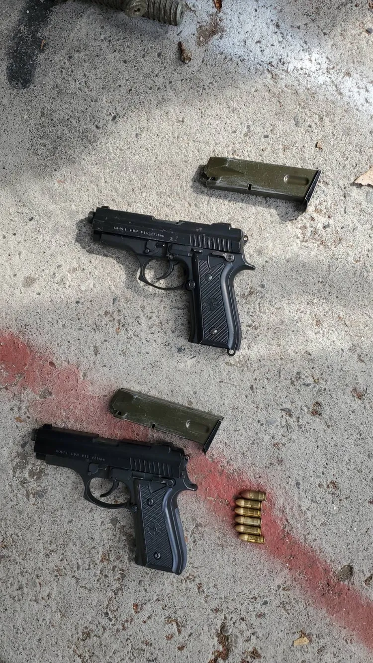 警方查獲巴西金牛座改造手槍2枝、改造子彈6顆。讀者提供