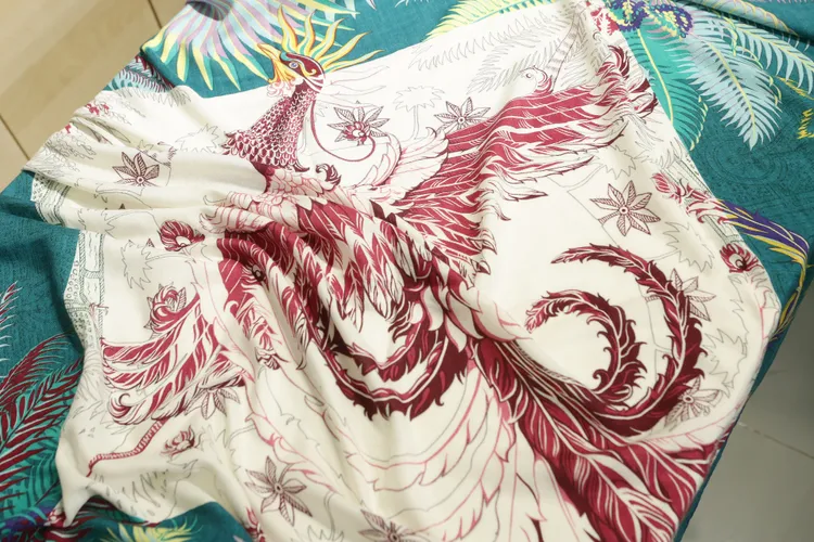 陳美鳳特地買下有「鳳」的愛馬仕絲巾。朱世閎攝