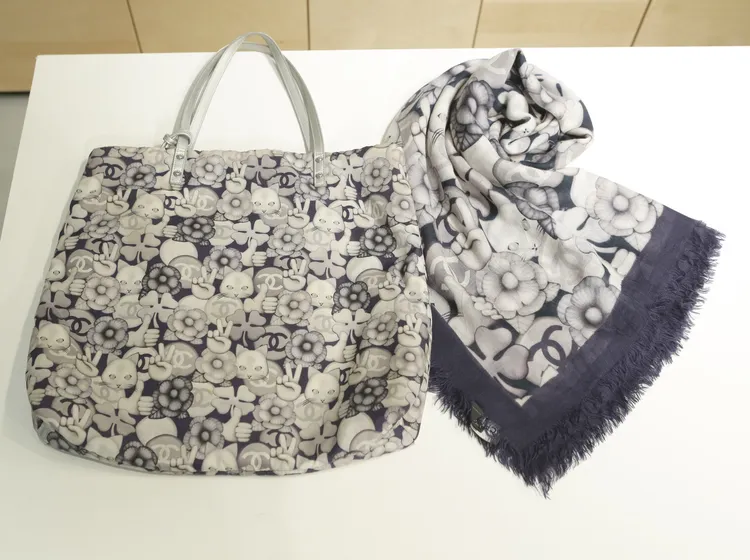 陳美鳳喜歡貓咪，購入香奈兒童趣托特包和圍巾。朱世閎攝