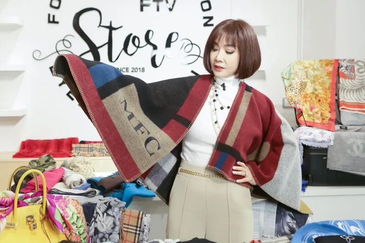 陳美鳳披著和林心如的姊妹披肩。朱世閎攝