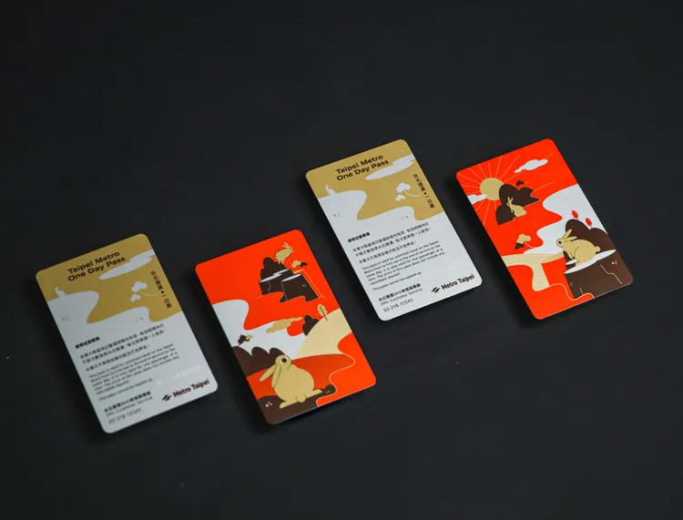 兔年套票內含2張一日票，並附贈2個特製紅包袋及1張小春聯。北捷提供