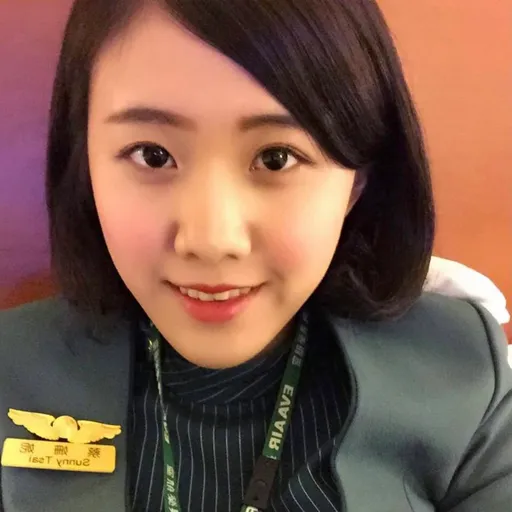 長榮航甜美空姐考進台電　「蜘蛛人競賽」爬電桿過關