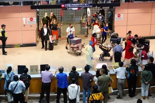台商大陆返台确诊!胸腔医见X光「大白肺」惊呆:没赶回来恐死路一条
