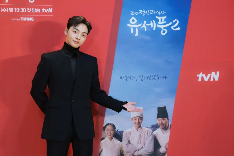 金旻載飾演內醫院醫師劉世豐。friDay影音提供