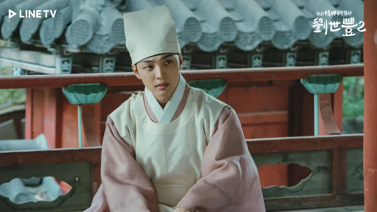 金旻載在《朝鮮精神科醫師劉世豐2》的古裝扮相俊美。LINE TV提供