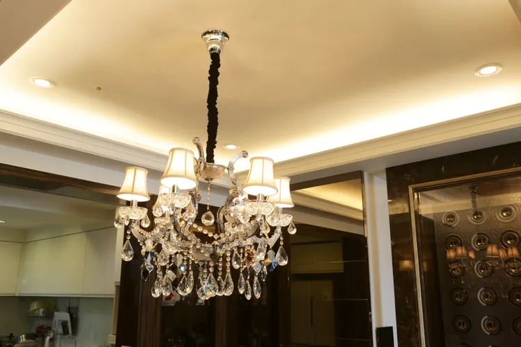 張世芳自宅餐廳吊燈。朱世閎攝