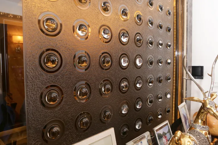 張世芳自宅玄關。朱世閎攝