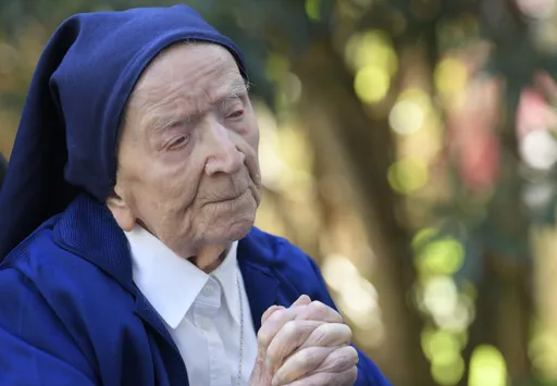 曾確診COVID-19!全球最長壽人瑞逝世 享嵩壽118歲