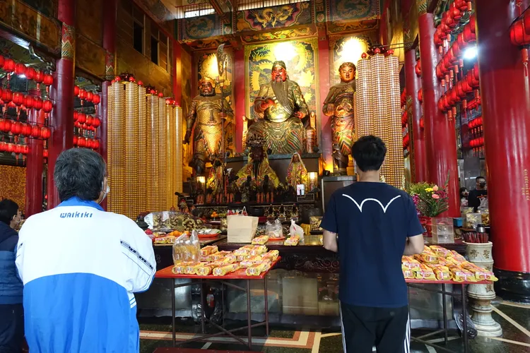 高雄關帝廟主祀關聖帝君。羅琦文攝