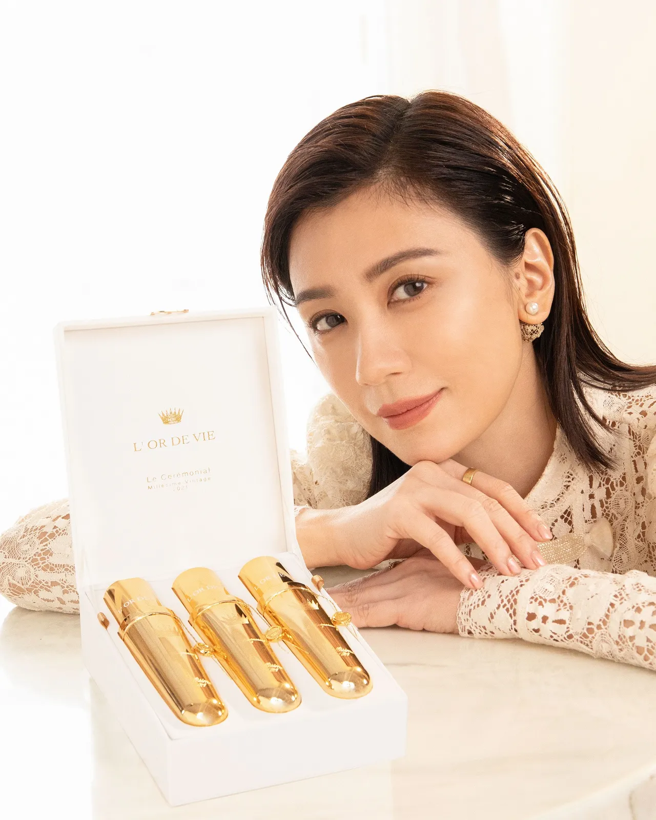 賈靜雯享受品牌大使的「特權」,搶先體驗了Dior生命之源金萃系列2021依肯珍釀版。品牌提供