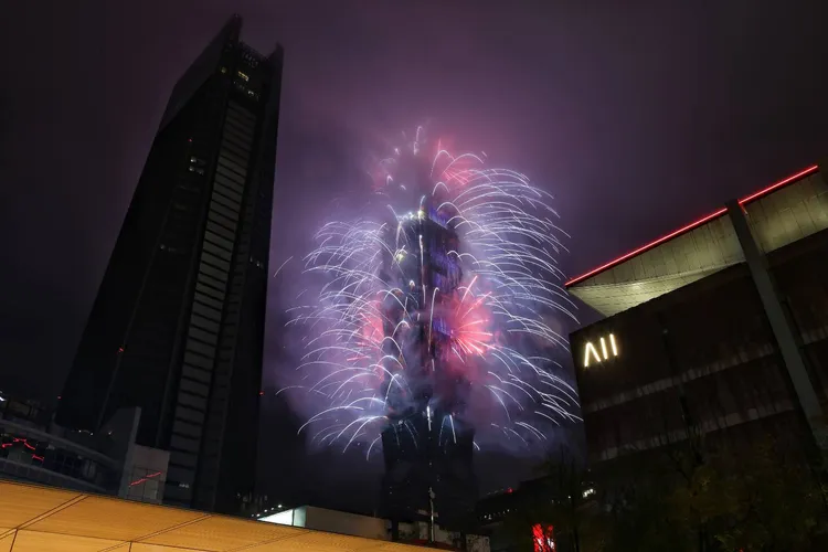 台北101煙火連續綻放300秒，喜迎2023年。攝影中心攝