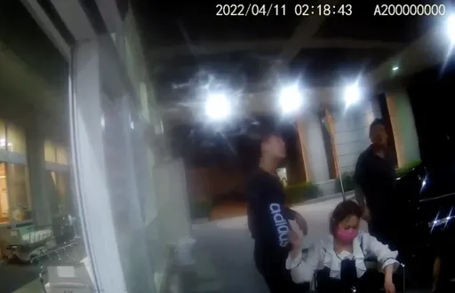 2醉漢失控暴打保全！還嗆「我四海幫的」　5醫護制止也掛彩