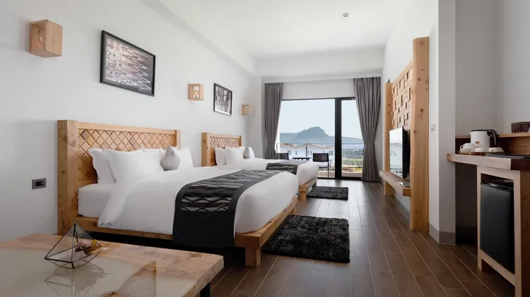 漢神百貨福袋的獎項、市價2萬800元的墾丁嵐翎白砂渡假莊園經典家庭房。業者提供