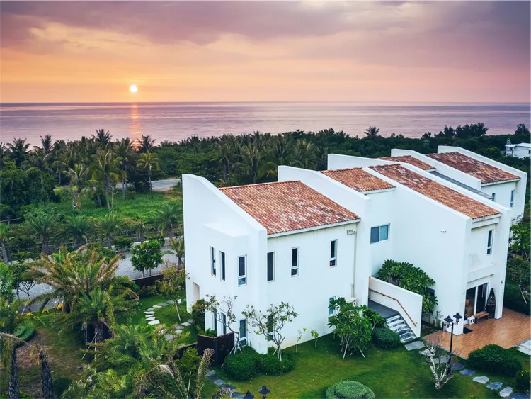 漢神百貨福袋的獎項、市價2萬700元的嵐翎白砂渡假莊園經典家庭房。業者提供