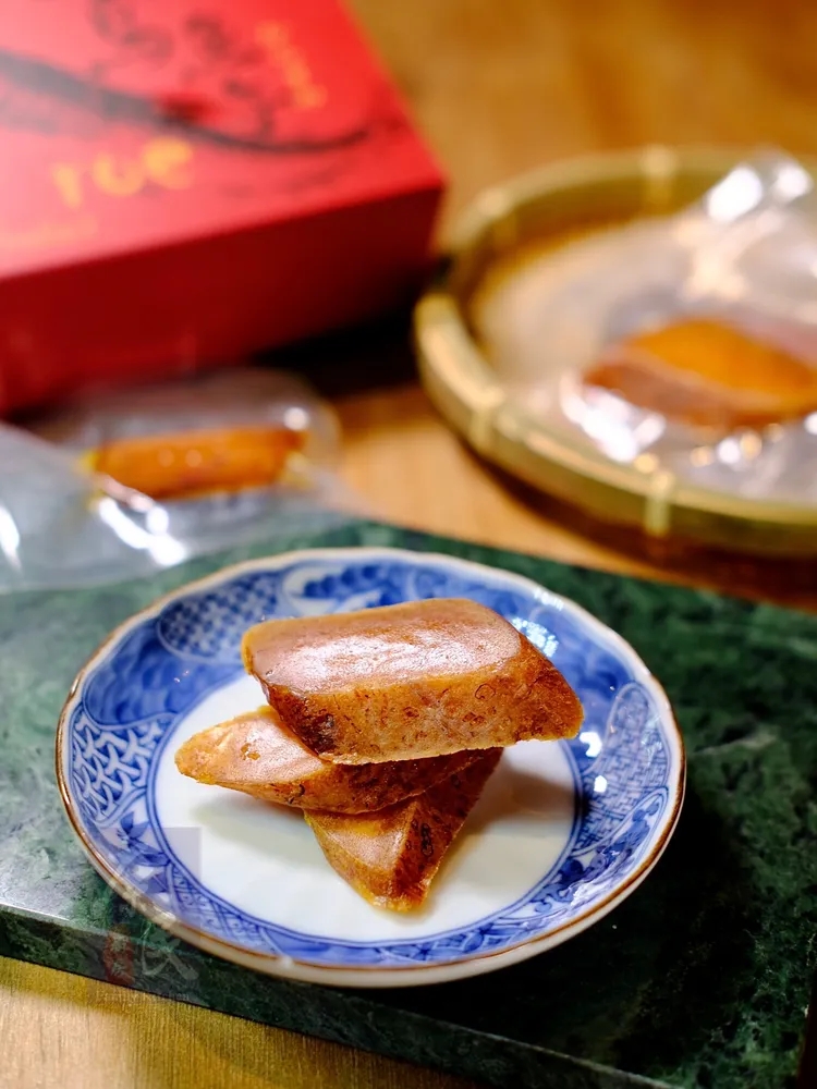 庶民廚房選用高雄在地產野生烏魚子，未切之前本就是足8兩的優質等級。翻攝庶民廚房臉書