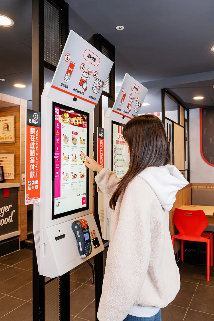 門市內設有4台自助點餐機。業者提供