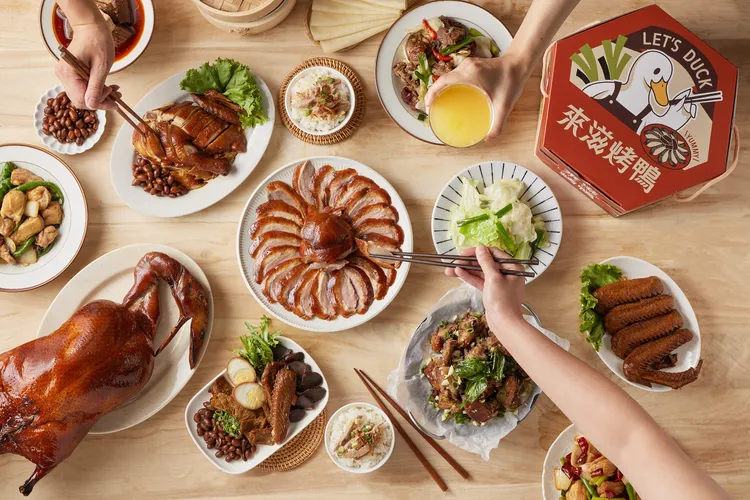 即日起至1/20，透過Uber Eats下單外送「來滋烤鴨」，單筆消費滿800元送蔥爆蠔油牛一份。業者提供