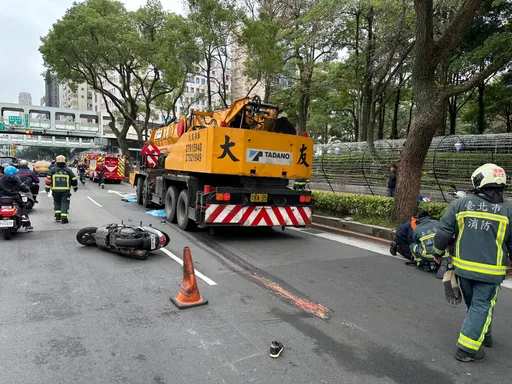 大安森林公園旁母子雙載撞吊車!母慘遭輾斃「身體斷兩截」
