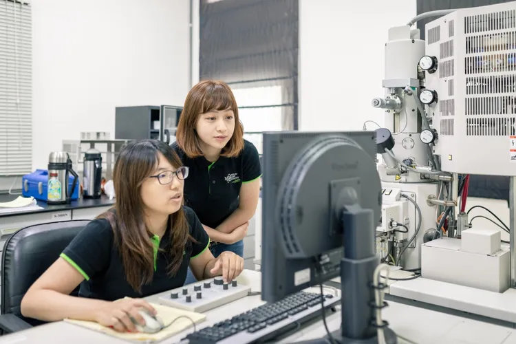 中原大學在工程與理科領域的表現，比肩國立頂尖大學，師資設備均一流。中原大學提供