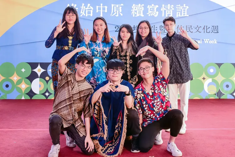 中原大學重視學生關懷與輔導，營造溫馨校園，榮獲「境外學生輔導工作績優學校」獎。中原大學提供