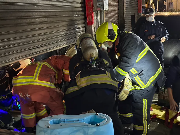 入屋搶救。民眾提供