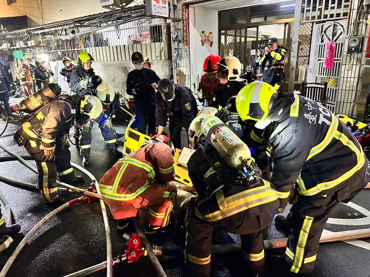 人員陸續救出。民眾提供