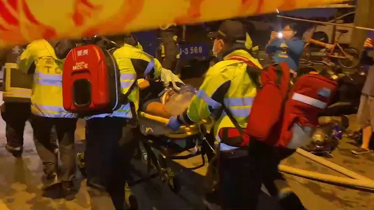 獲救的人送醫，但不治。民眾提供