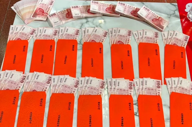 天府宮提供發財金等數百樣大小獎。觀光局提供