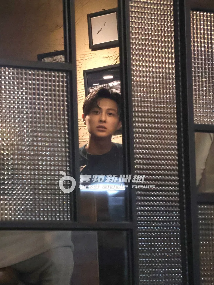 王子日前被拍到和一群藝人朋友聚餐。特勤中心攝